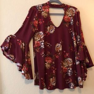 Loose fit shirt with winged sleeves, choker neck